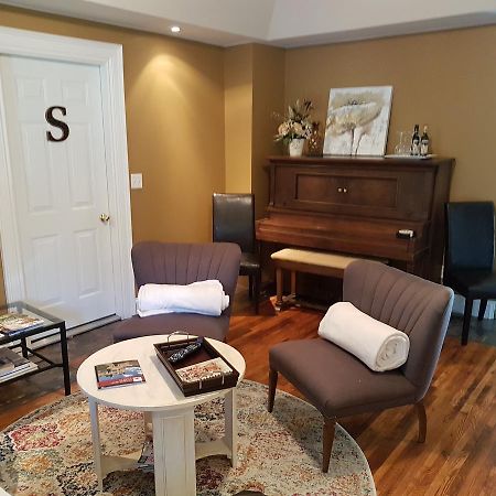 Hellemsfield Inn & Bed And Breakfast Kingsville エクステリア 写真