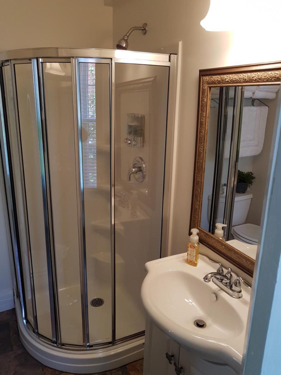Hellemsfield Inn & Bed And Breakfast Kingsville エクステリア 写真